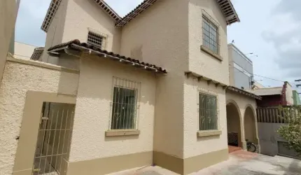 -COP 30 - CASA COMERCIAL/RESIDENCIAL DE 2 PAVIMENTOS NA VEIGA CABRAL! -ÁREA TOTAL DE 354M². -08 VAGAS DE GARAGEM. -NASCENTE.