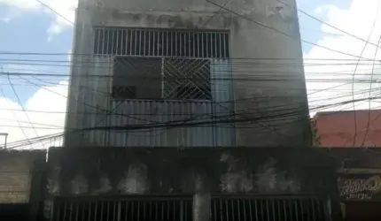 CASA DE 3 PAVIMENTOS COM PONTO COMERCIAL NO BAIRRO DO GUAMÁ! ÁREA PRIVATIVA DE 240M². 01 VAGA DE GARAGEM.