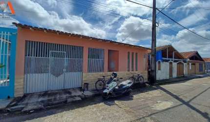 -COP 30 - CARA TÉRREA COM 3 SUÍTES NO CONJUNTO ITAPUÃ. -ÁREA PRIVATIVA DE 324M². -02 VAGAS DE GARAGEM.