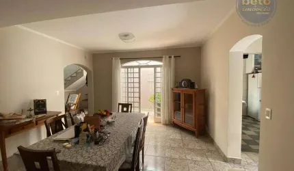 Casa residencial ou comercial à venda no Bairro Vila Nova!