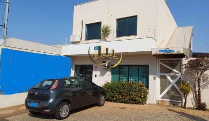 Salão Comercial à Venda em Americana-SP na Vila Nossa Senhora de Fátima com 4 Banheiros, 3 Vagas de Garagem e 355,66 m² de Área