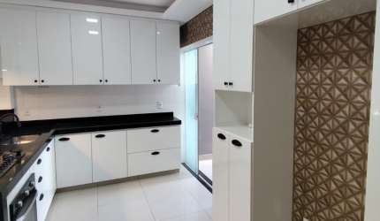 Casa com 2 dormitórios no Jardim Cambuí