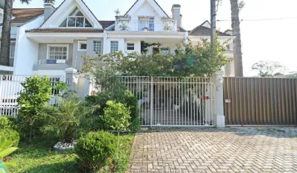 Sobrado à Venda com 4 quartos no Bom Retiro em Curitiba