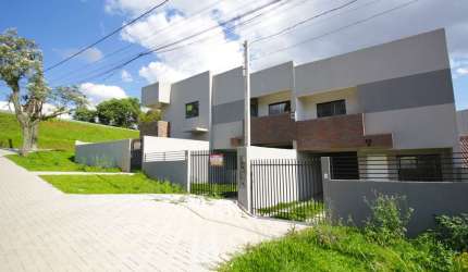 Sobrado à venda com 3 quartos sendo uma suíte no Barreirinha em Curitiba