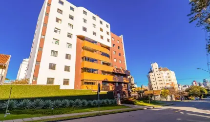 Apartamento mobiliado à venda com 2 suítes no Juvevê em Curitiba