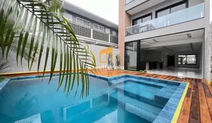 Sobrado Triplex frente para o mar com piscina