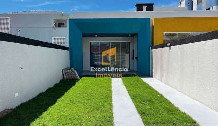 Casa com espaço na frente na quadra do mar
