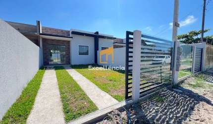 Casa com suíte e espaço de terreno em Gaivotas