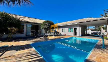 Casa 4 dormitórios com piscina em Matinhos