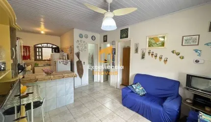 Casa com ponto comercial a venda em Matinhos-PR