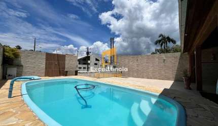 Casa com piscina em Praia de leste