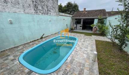 Casa com piscina no litoral