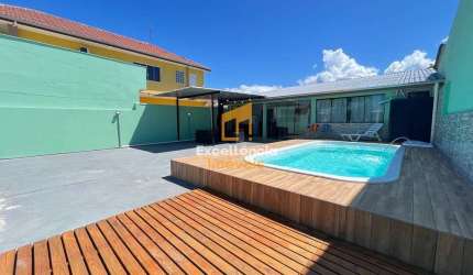 Casa frente rodovia com espaço de terreno