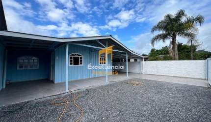 Casa com piscina em Matinhos