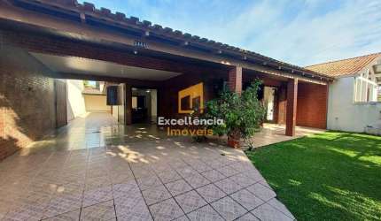 Casa com espaço de terreno e perto do mar