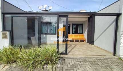 Casa a venda no centro de Praia de Leste