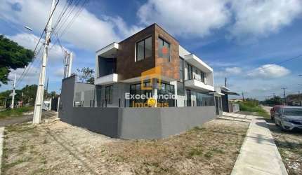 Sobrado novo próximo ao mar