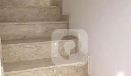 Sala comercial de 60 metros quadrados na Barra, com mezzanino, totalmente mobiliada.