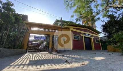 Oportunidade única! Propriedade multiuso- residencial / comercial