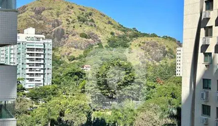 Vista para parque e Pedra da praia da Macumba