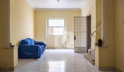 Excelente casa triplex em excelente localização! Aceita financiamento. 193m2