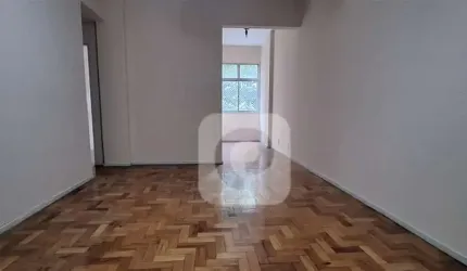 Excelente apartamento com 03 quartos e vaga colado ao metrô Saens Pena
