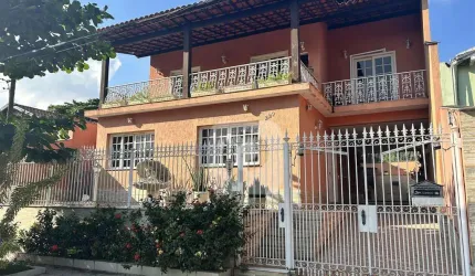 Casa duplex com piscina na Freguesia