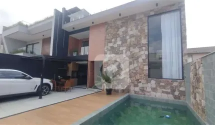 Casa tríplex Porteira fechada 4 Suítes e Closet armários planejados  Piscina a venda