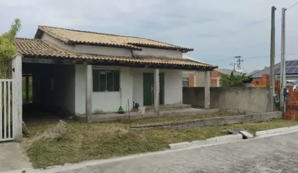 Casa com 3 dormitórios à venda, 150 m² por R$ 228.000,00 - Fazendinha - Araruama/RJ