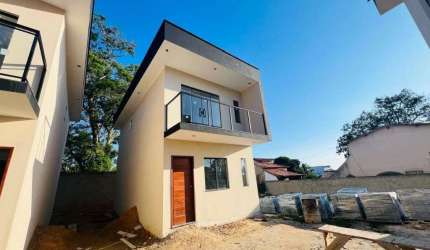 Casa com 2 dormitórios à venda, 70 m² por R$ 320.000,00 - Outeiro - Araruama/RJ
