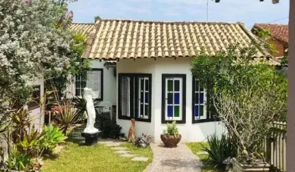 Casa com 3 dormitórios à venda, 270 m² por R$ 450.000,00 - Areal - Araruama/RJ