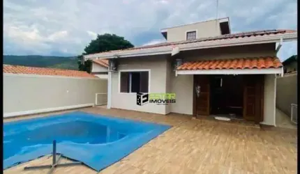 Casa térrea com 3 dormitórios à venda em Atibaia.