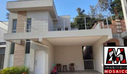 Casa nova em condomínio fechado