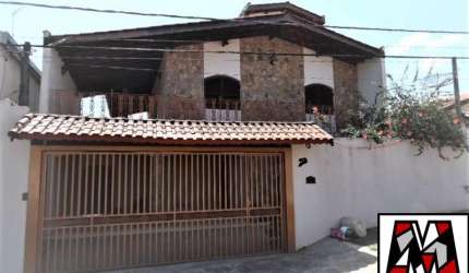 Ótima casa no Caxambu, 3 vagas, desocupada.