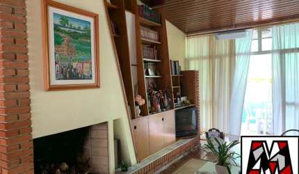 Casa térrea a venda em Jundiaí, bairro nobre, com 04 dormitórios, quintal enorme, 04 vagas cobertas, estuda permuta.