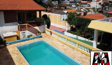 Linda residência mini chácara, pintura nova, piscina, sol o dia inteiro, estuda permuta.