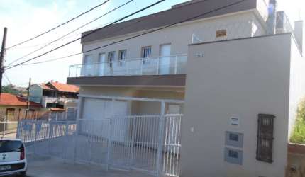 Salão comercial + 2 apartamentos