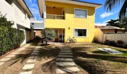 Casa de 4 suítes em condomínio fechado - Buraquinho