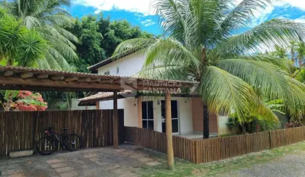 Casa de 4/4 em condomínio fechado - Buraquinho