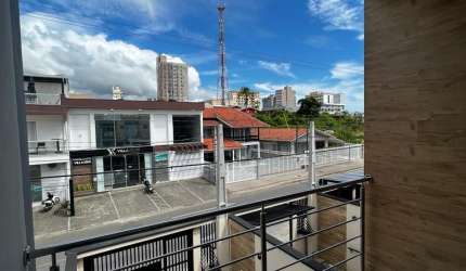 SOBRADO NO CENTRO DE BALNEARIO A MENOS DE 150 METROS DA PRAIA