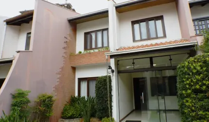 CASA EM CONDOMINIO FRENTE MAR