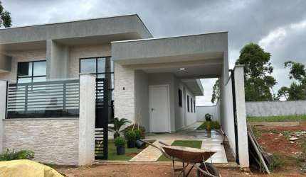 OTIMA CASA COM TRES QUARTOS NO ITAJUBA