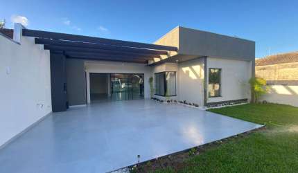 LINDA CASA APENAS 600 METROS DA PRAIA SOZINHA NO QUINTAL