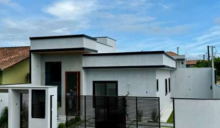 OPORTUNIDADE CASA A MENOS DE 500 METROS DA PRAIA COM TRES QUARTOS E QUINTAL