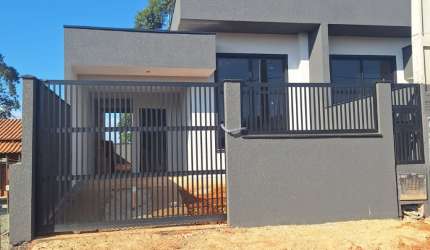 CASA COM TRES QUARTOS FINO ACABAMENTO