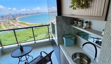LINDO APARTAMENTO FRENTE MAR ANDAR ALTO TRES QUARTOS