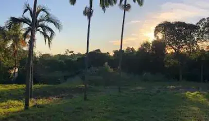 Ótimo Terreno 2.800m² no Condomínio Vale das Laranjeiras