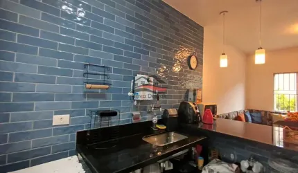 Casa em Condomínio mobiliada  500 metros da Prainha e Praia Martim de Sá