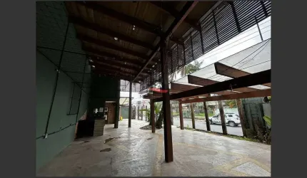 Ponto Comercial e 2 banheiros para locação, 256 m² Centro de Caraguatatuba-SP