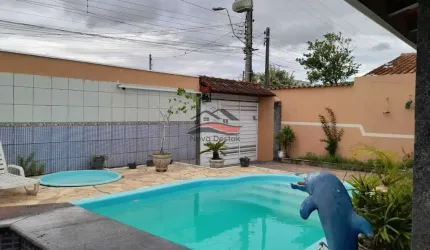 Casa com 4 Quartos e 3 banheiros à Venda, 198 m² por R$ 850.000